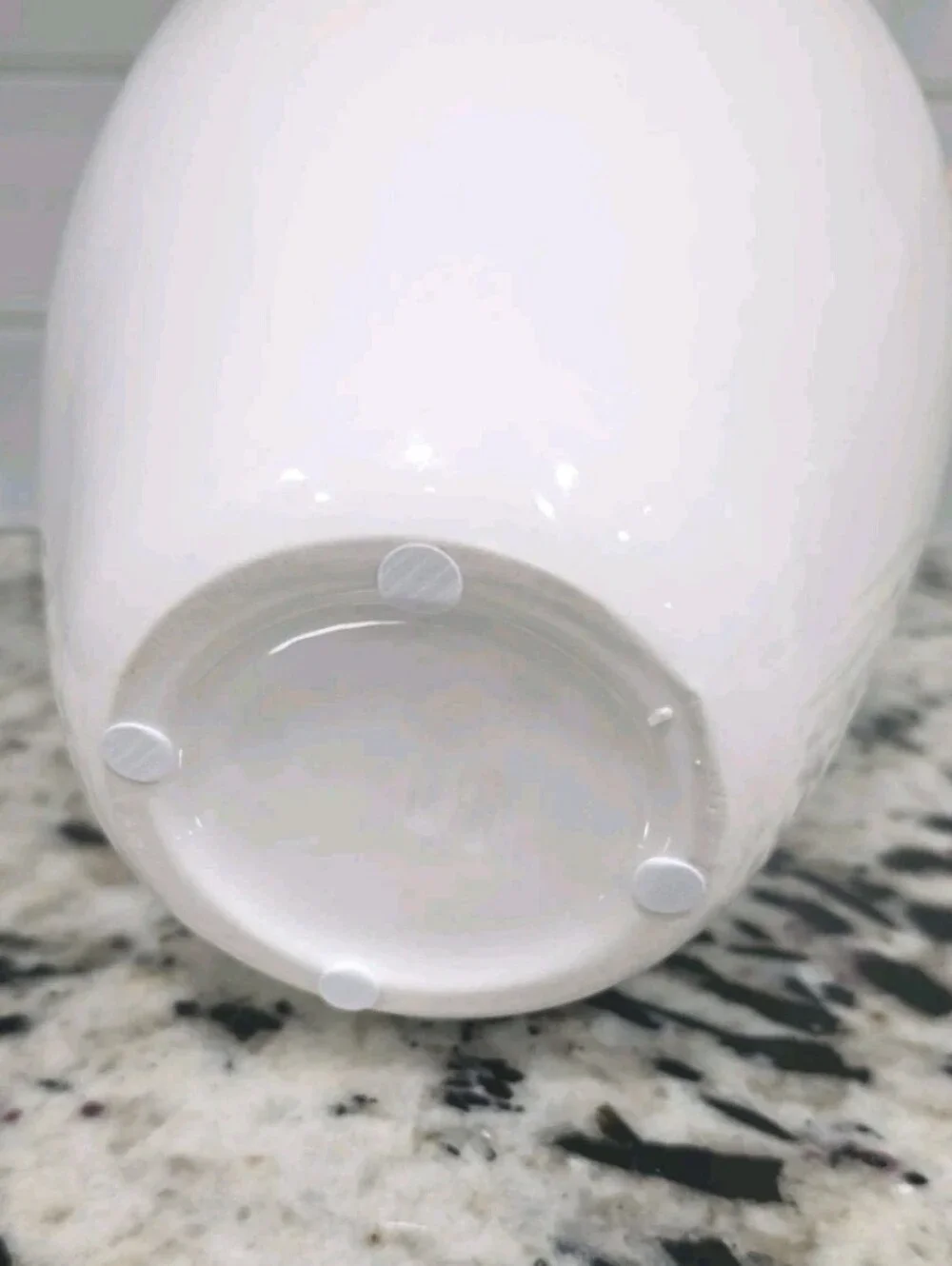Glossy White Smooth Finish Ceramic Decorative Home Decor Floral Arrangement Vase